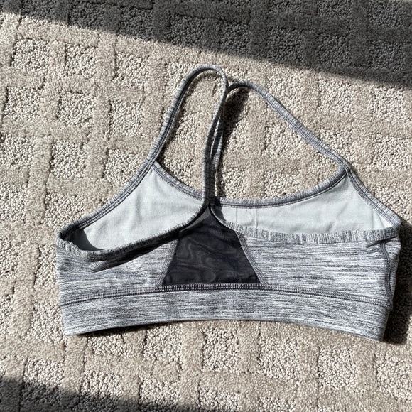 Lululemon Flow Y Bra Sz 6 - Picture 2 of 3